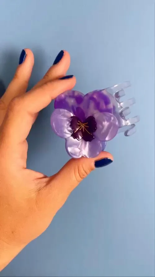no.1258ꕤ.。雨を待つお花たちハンドメイドヘアゴムꕤ.。パープル Purple Pansy Flower Hair Claw – Coucou Suzette